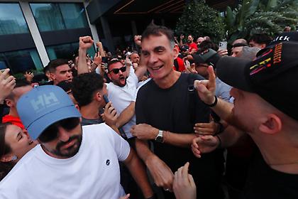 Καθολική αποθέωση από τον κόσμο του Ολυμπιακού πριν την αναχώρηση της αποστολής για ΣΕΦ!