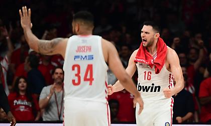Ο ορισμός του… Bartzokas ball: Γύρισε αστραπιαία την μπάλα για το τρίποντο του Πίτερς ο Ολυμπιακός!