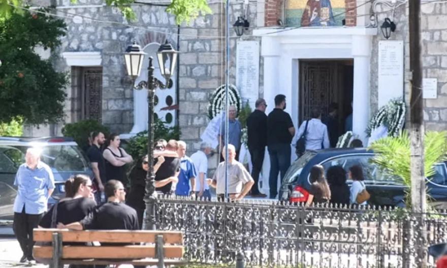 Θρήνος στον Λόγγο Αιγίου: «Πώς μπόρεσε και το έκανε; Να πει ''το έκανα συγχωρήστε με''»