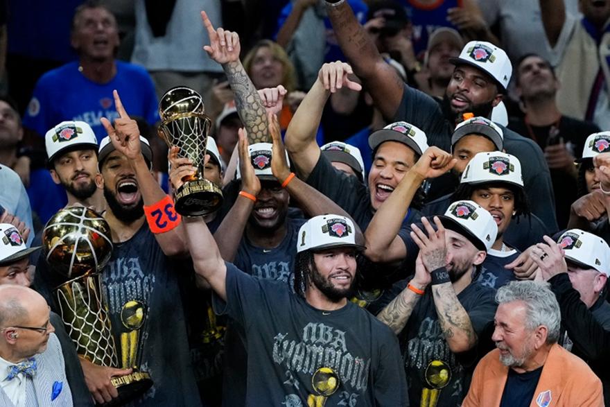 Ο Μπράνσον έγραψε ιστορία: MVP, πρωτάθλημα και θέση δίπλα στους κορυφαίους