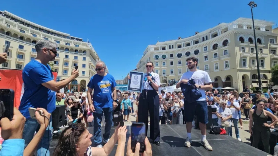 Θεσσαλονίκη: Ρεκόρ Γκίνες για τη μεγαλύτερη ταυτόχρονη χορογραφία ζεϊμπέκικου