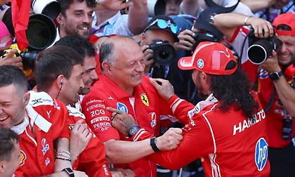 Η Scuderia είναι εδώ: Πρώτη νίκη μετά από 35 Grand Prix για τη Ferrari!