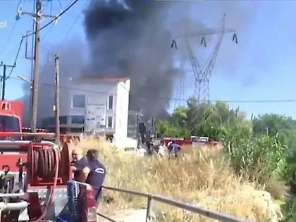 Φωτιά σε κατάστημα ανταλλακτικών αυτοκινήτων στο Μενίδι – Κυκλοφοριακές ρυθμίσεις στην περιοχή