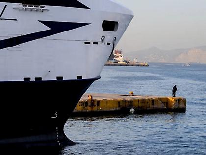 Λιμάνι του Πειραιά: Γυναίκα έπεσε στη θάλασσα - Αδιευκρίνιστα τα αίτια