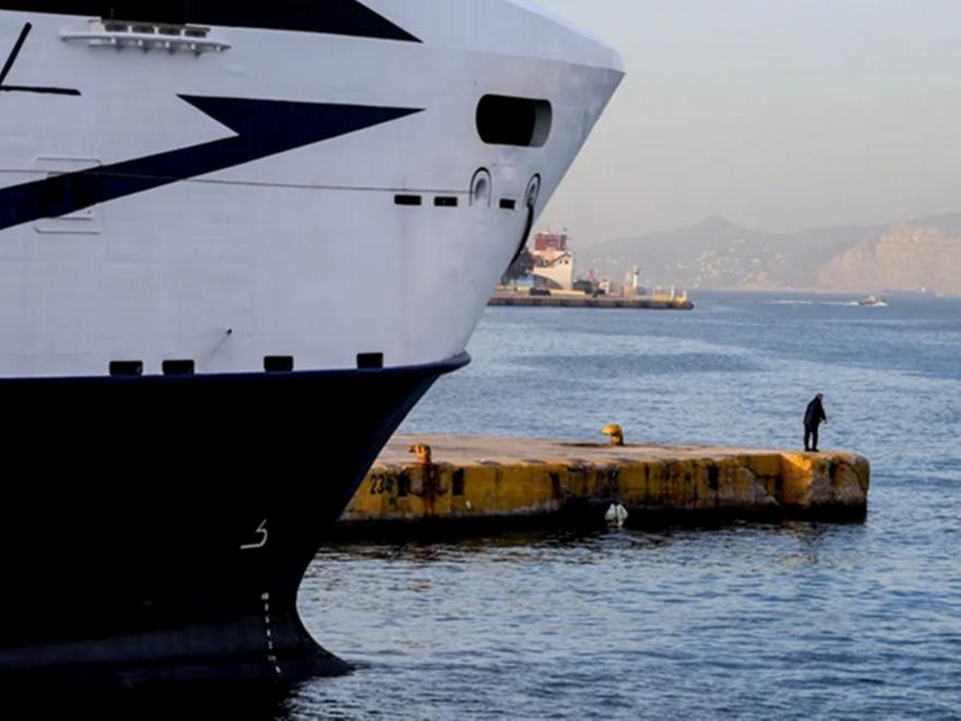 Λιμάνι του Πειραιά: Γυναίκα έπεσε στη θάλασσα - Αδιευκρίνιστα τα αίτια