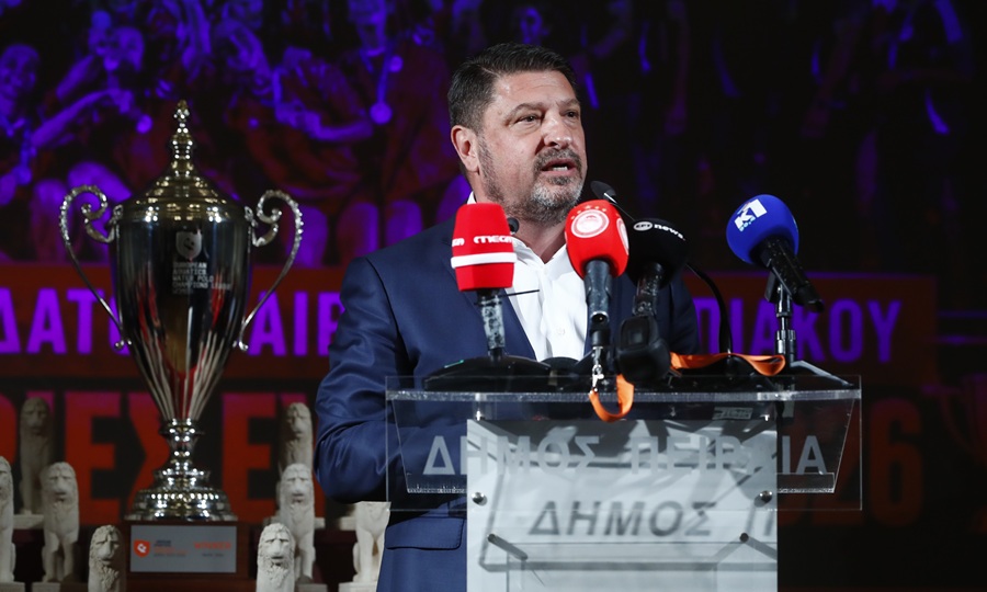 Πόλο Γυναικών: Η βράβευση του Πειραία στην ομάδα του Ολυμπιακού