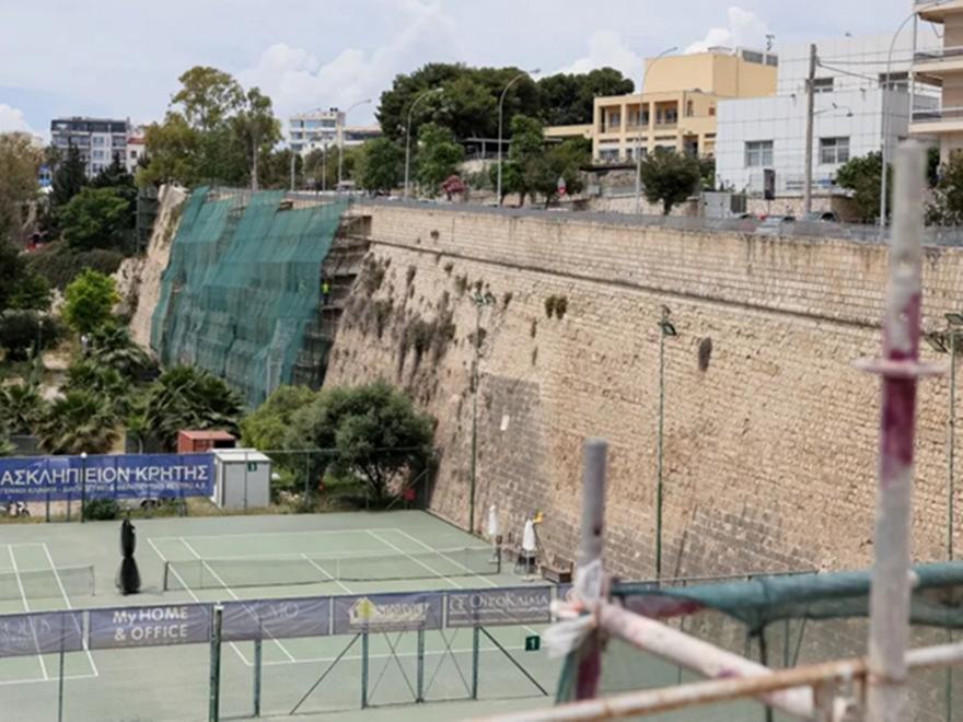 Σε σοβαρή κατάσταση 19χρονος που βρέθηκε στα ενετικά τείχη του Ηρακλείου