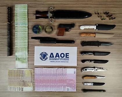Πειραιάς: Συνελήφθη 53χρονος για πλαστά χαρτονομίσματα και παράνομη οπλοκατοχή