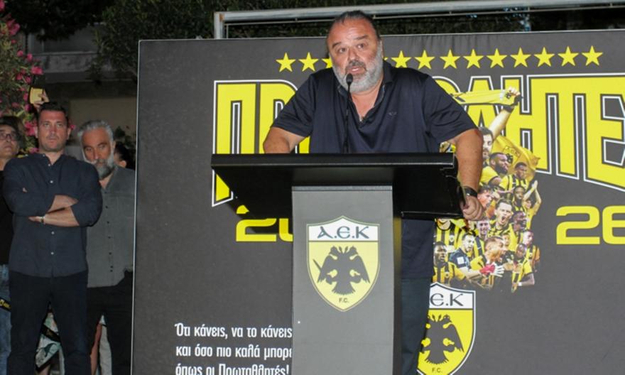 Το μήνυμα του Ηλιόπουλου σε παιδί με φανέλα Ολυμπιακού: «Να ακολουθήσεις τον δρόμο του ευ αγωνίζεσθαι»