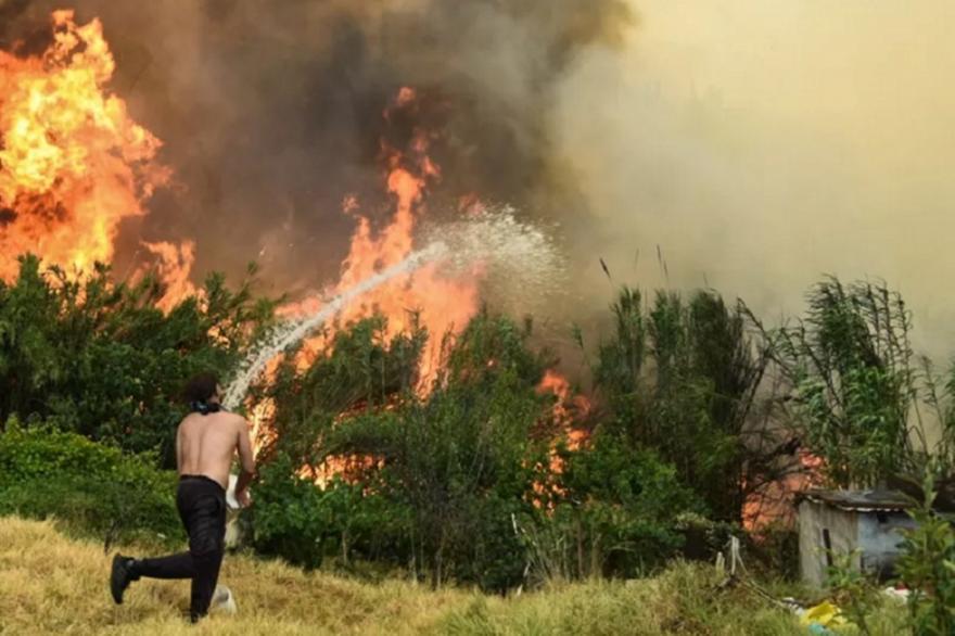 Μεγάλη πυρκαγιά στον Ορχομενό Βοιωτίας- Mήνυμα από το 112
