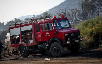 Φωτιά σε εργοστάσιο με πλαστικά και χαρτιά στο Αιγάλεω
