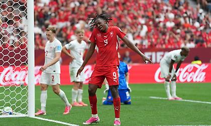 Ο Μανζάμπι ανέβασε τον δείκτη του σκορ στο 2-0 απέναντι στους Καναδούς!