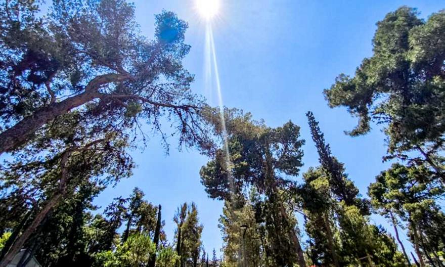 Καιρός: Με 36άρια και θυελλώδεις ανέμους η Κυριακή – Πού θα σημειωθούν τοπικές βροχές