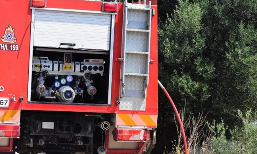 Φωτιά σε δασική έκταση στην Κόρινθο - Κινητοποιήθηκαν και 9 εναέρια