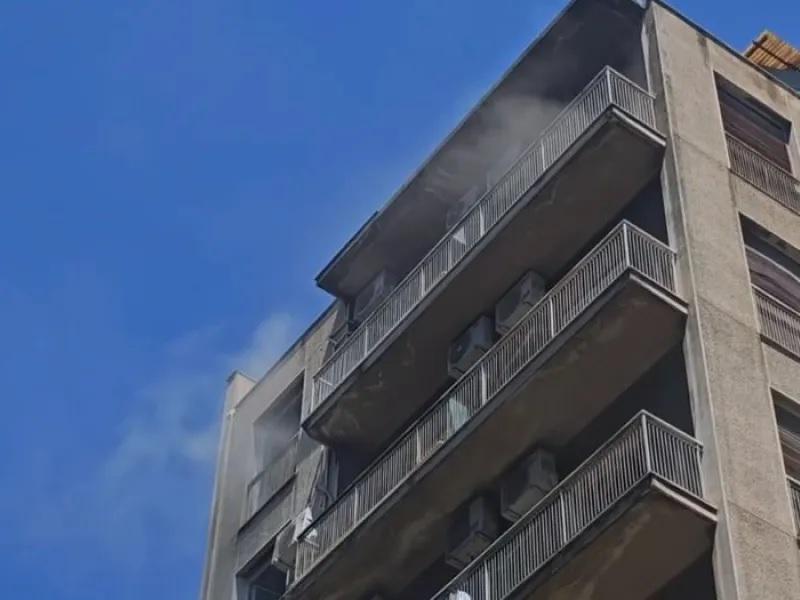 Από ηλεκτρονικό πατίνι εκτιμάται ότι ξέσπασε η φωτιά στο ξενοδοχείο στην Ομόνοια: Εκκενώθηκε το κτίριο - Ένας τραυματίας