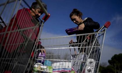 «Παγώνουν» οι αυξήσεις το καλοκαίρι, στόχος μειώσεις τιμών από Σεπτέμβριο - Τι αποφασίστηκε για την ακρίβεια