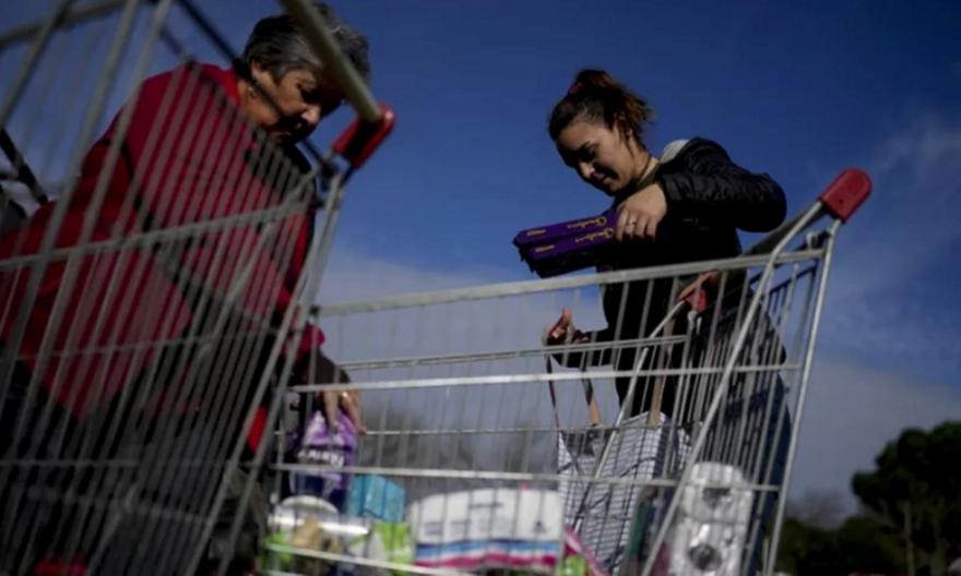 «Παγώνουν» οι αυξήσεις το καλοκαίρι, στόχος μειώσεις τιμών από Σεπτέμβριο - Τι αποφασίστηκε για την ακρίβεια
