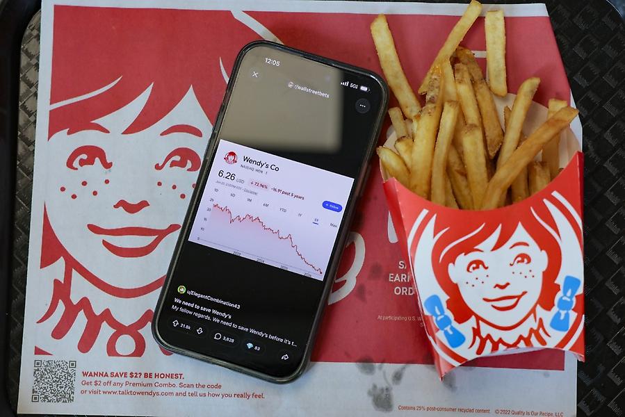 Wendy’s: Πώς ένα σχόλιο στα social εκτόξευσε τη μετοχή σε ιστορικό ράλι