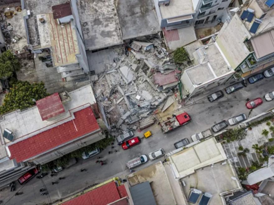 Εισαγγελική έρευνα για τα αίτια της κατάρρευσης της πολυκατοικίας στα Πετράλωνα - Ελεύθεροι οι πέντε