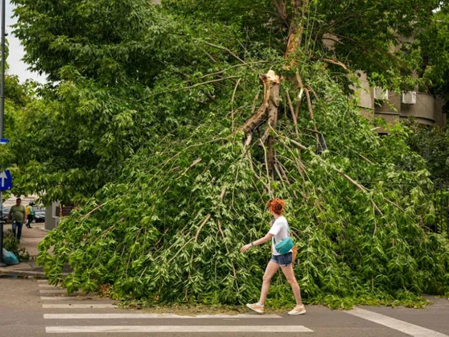Ένας νεκρός από την ισχυρή καταιγίδα που ακολούθησε τον καύσωνα στη Ρουμανία
