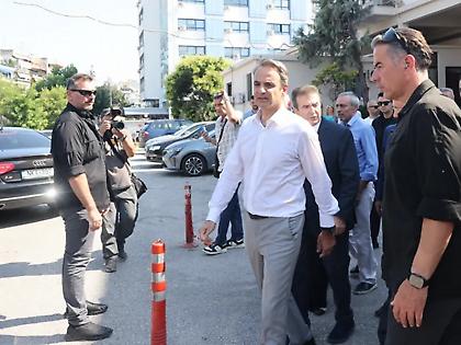 Στο Ιπποκράτειο ο Μητσοτάκης: Άνανδρη επίθεση - Οι δράστες θα αντιμετωπιστούν ως απλοί εγκληματίες