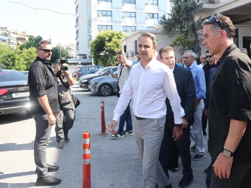 Στο Ιπποκράτειο ο Μητσοτάκης: Άνανδρη επίθεση - Οι δράστες θα αντιμετωπιστούν ως απλοί εγκληματίες