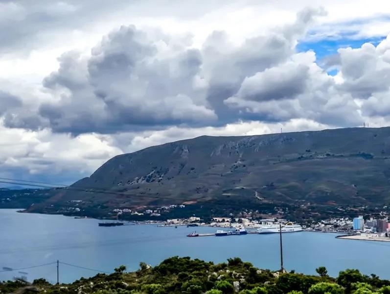 Καιρός: Πού αναμένονται σήμερα βροχές - Μικρή πτώση της θερμοκρασίας στα βόρεια