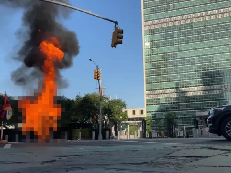 Άνδρας αυτοπυρπολήθηκε μπροστά στον ΟΗΕ στη Νέα Υόρκη