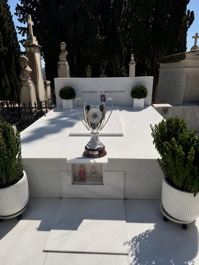 ΟΦΗ: Στους τάφους Βαρδινογιάννη, Γκέραρντ και Λιδάκη το Κύπελλο