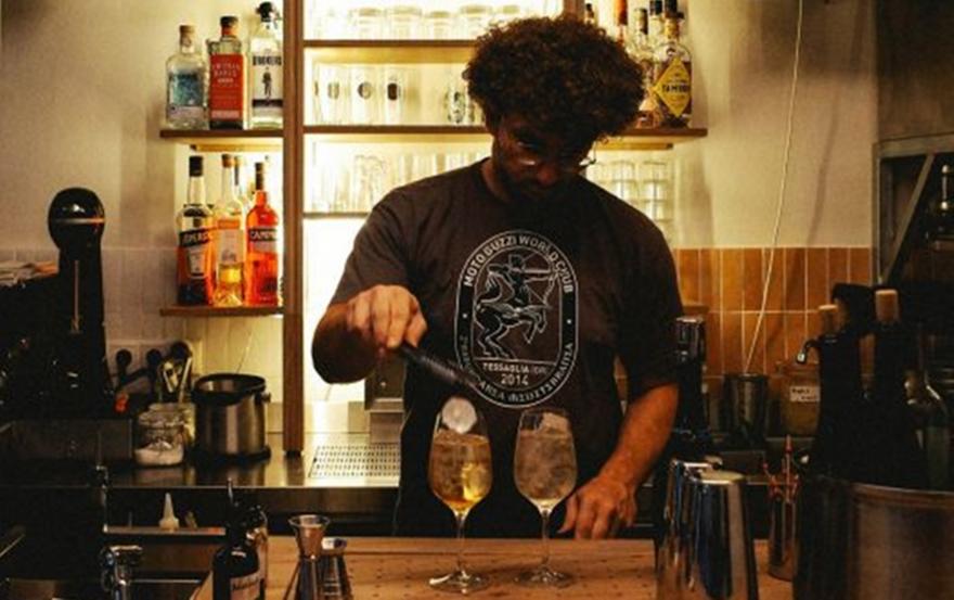 Trio: Το μικρό μπαρ στη Σισμάνη που άξιζε την αναμονή