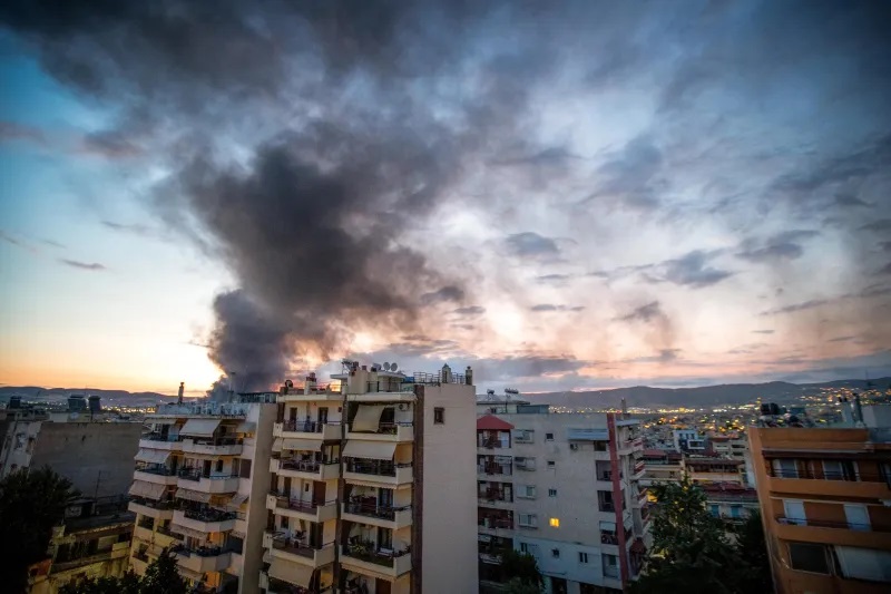Τοξικό νέφος από τη φωτιά στο Ωραιόκαστρο «έπνιξε» τη Θεσσαλονίκη