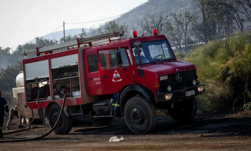Μεγάλη πυρκαγιά κοντά σε σπίτια στην Οινόη