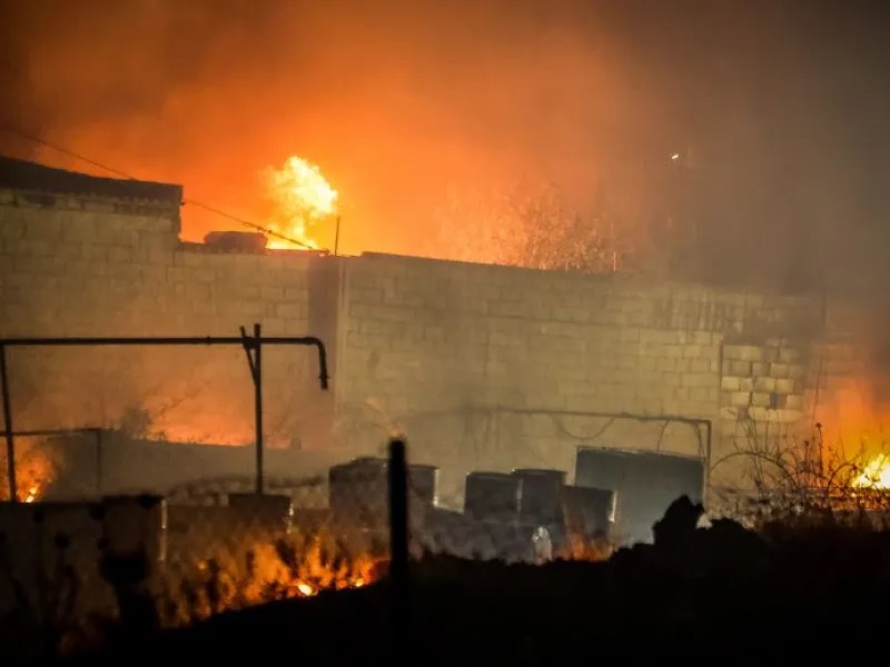 Ωραιόκαστρο: Ενισχύθηκαν οι δυνάμεις στην πυρκαγιά