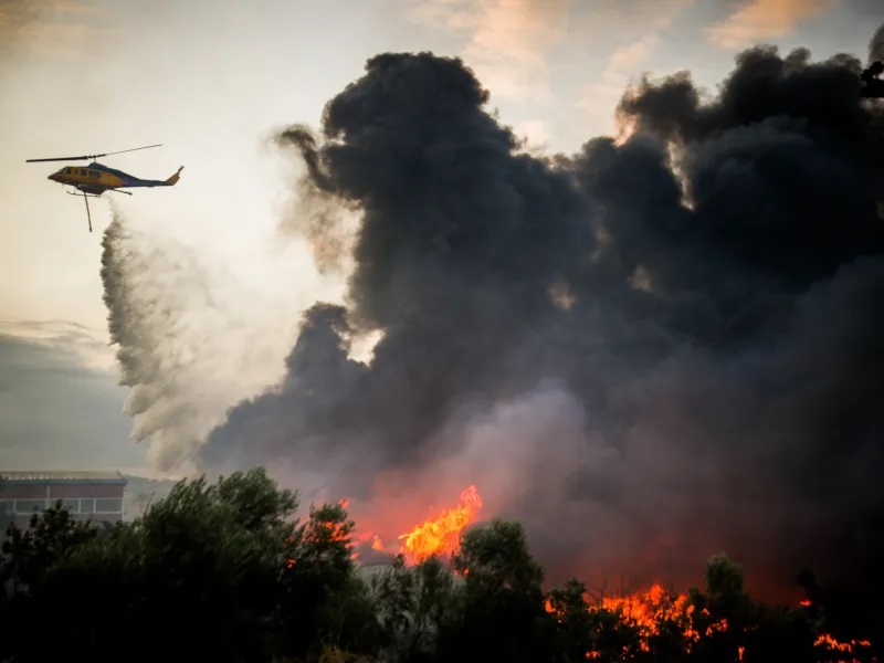 Ωραιόκαστρο: Ενισχύθηκαν οι δυνάμεις στην πυρκαγιά