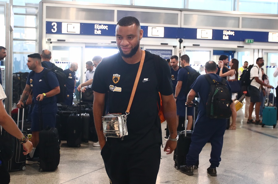 ΑΕΚ: Πέταξε για Ολλανδία περιμένοντας Κάιρινεν και Αλεξίου