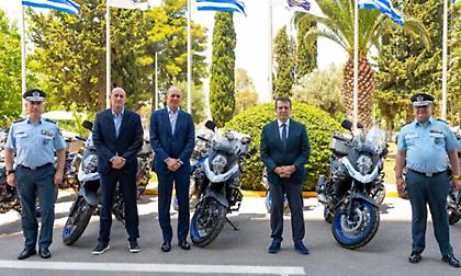 Δωρεά μοτοσικλετών στην ΕΛ.ΑΣ. από τους αδελφούς Αγγελόπουλους
