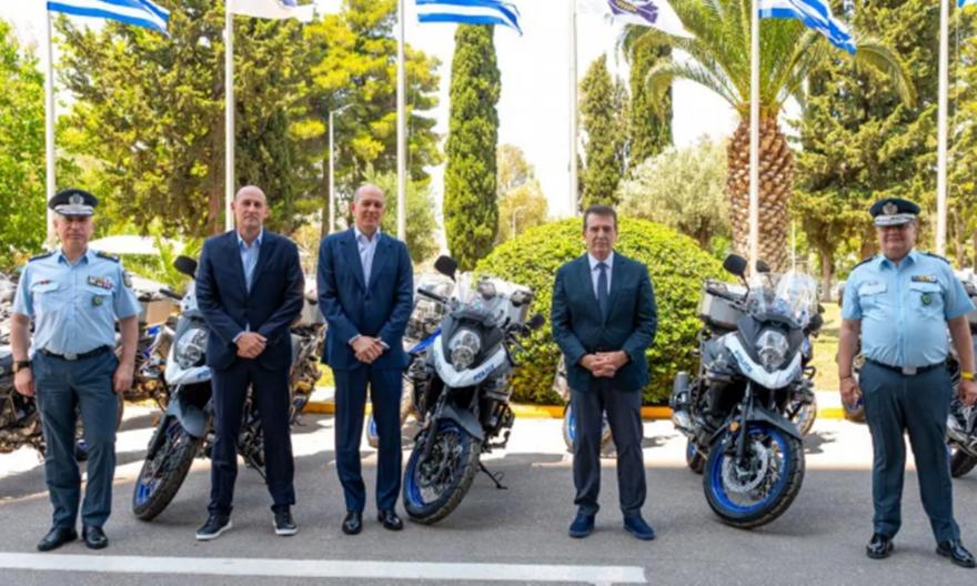 Δωρεά μοτοσικλετών στην ΕΛ.ΑΣ. από τους αδελφούς Αγγελόπουλους