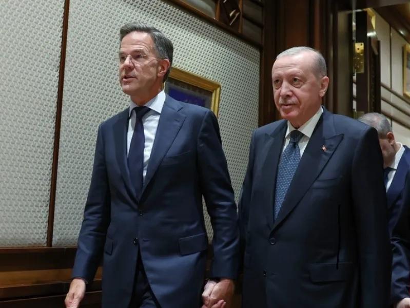 Σύνοδος ΝΑΤΟ: «Χέρι-χέρι» Ρούτε και Ερντογάν - Δήλωση Τραμπ: «Πάω να δω τον φίλο μου»