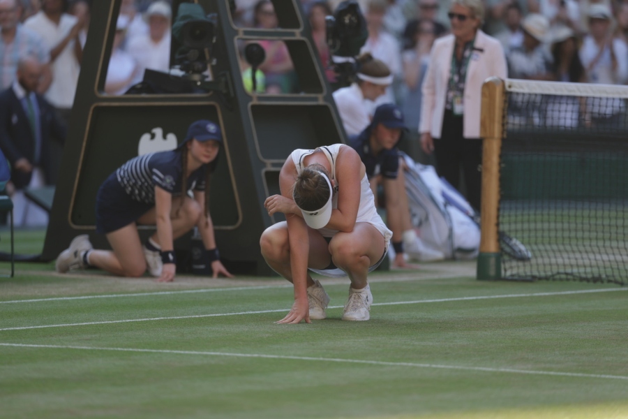Μούχοβα-Νόσκοβα 1-2 σετ: Βασίλισσα στο Wimbledon η