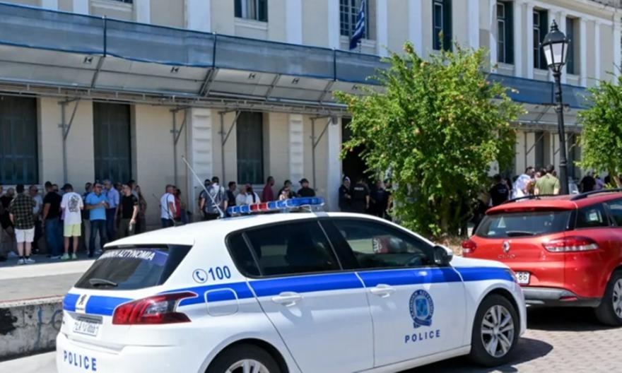 Αιματηρή καταδίωξη στο Άργος: Απολογούνται οι δύο αστυνομικοί – Σε κρίσιμη κατάσταση ο 20χρονος