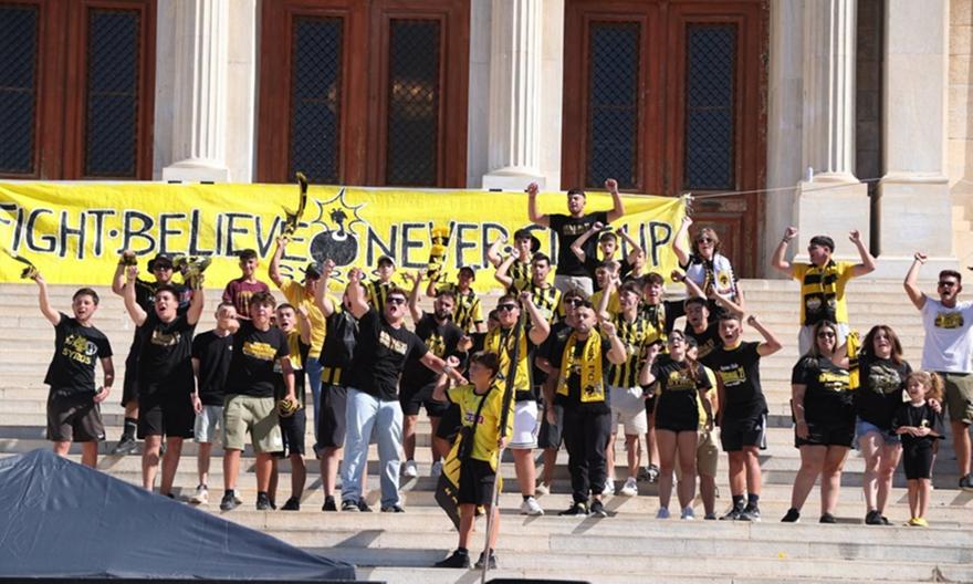 «Κιτρινόμαυρος» ενθουσιασμός: Αποθέωση από τον κόσμο σε Σύρο και Μύκονο για το τρόπαιο της ΑΕΚ