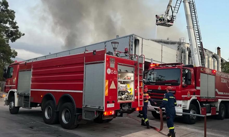 Περιορίστηκε η φωτιά στο θέατρο Μπάντμιντον