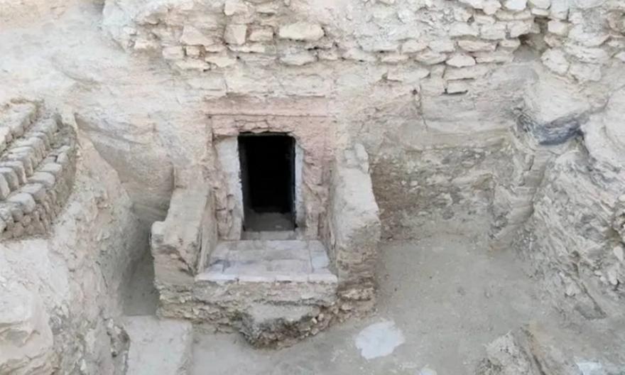 Νέα αρχαιολογική ανακάλυψη στην Αίγυπτο: Βρέθηκε ασύλητος τάφος 3.000 ετών στη Νεκρόπολη των Θηβών