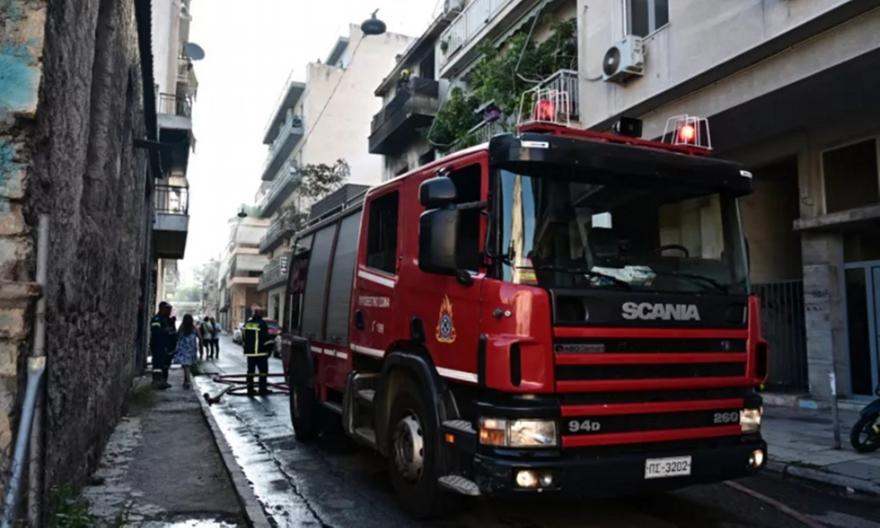 Άνω Πατήσια: Υπό έλεγχο η φωτιά που ξέσπασε σε διαμέρισμα στη λεωφόρο Ηρακλείου
