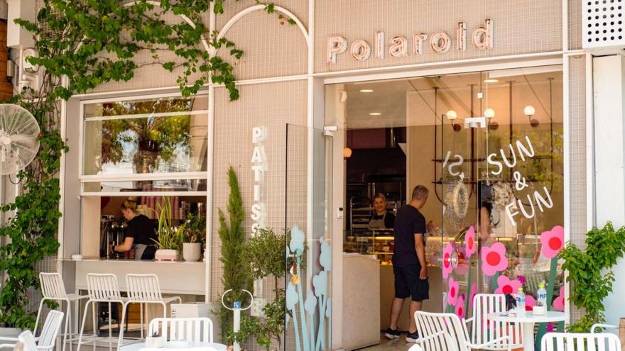 Polaroid: Το ζαχαροπλαστείο της Ηλιούπολης που έγινε σημείο αναφοράς