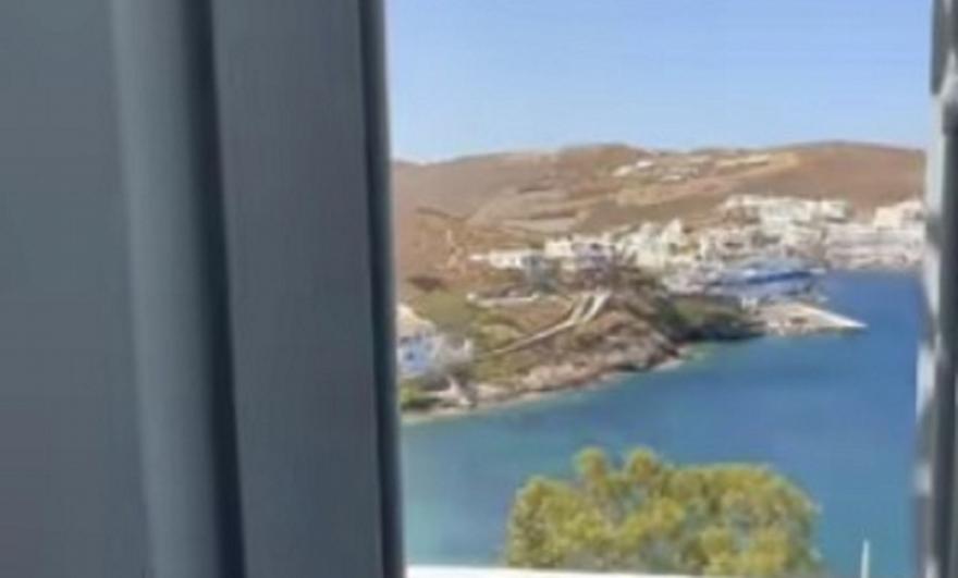 Ποια είναι η «τίμια τιμή» για δωμάτιο πάνω στη θάλασσα σε νησί;