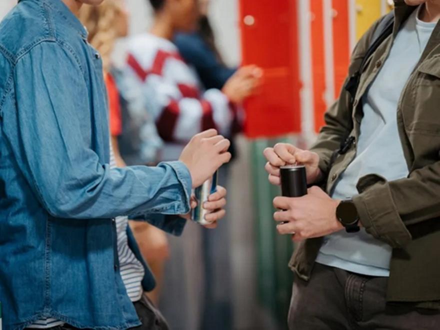 Η Αγγλία απαγορεύει τα ενεργειακά ποτά σε παιδιά κάτω των 16 ετών από τον Απρίλιο