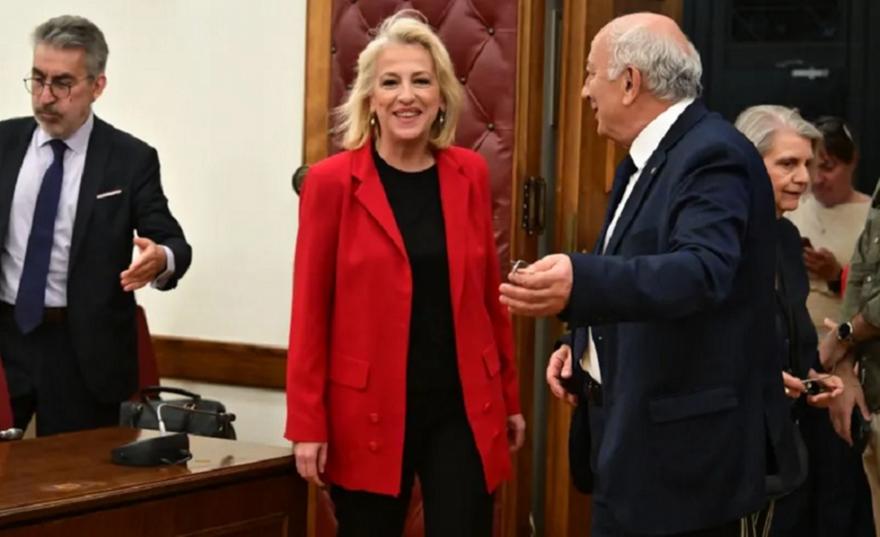 Νέα πρόεδρος της ΚΟ του ΣΥΡΙΖΑ η Ρένα Δούρου - 7 υπέρ, 1 λευκό