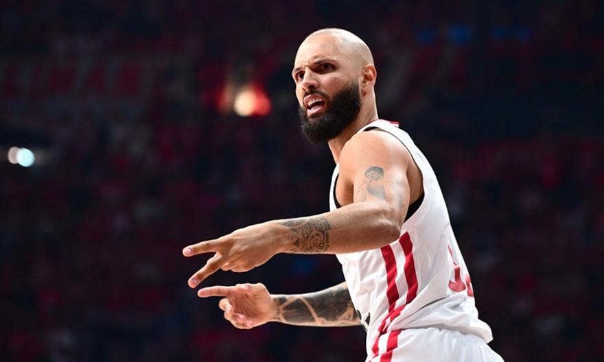 Εκνευρισμένος Φουρνιέ για το halftime show: «Ήταν πολύ ενοχλητικό»