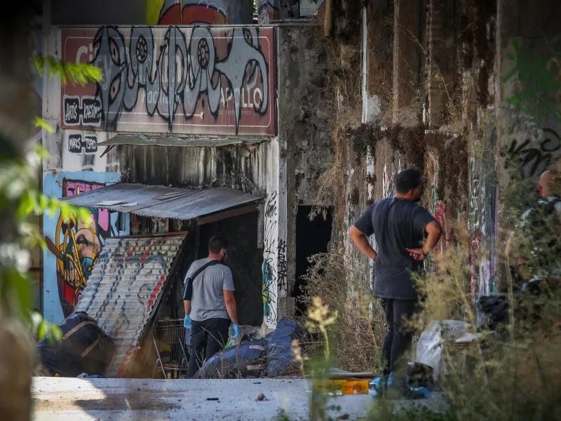 Θρίλερ στην Κυψέλη: Το μυστήριο με τη σορό γυναίκας σε βαλίτσα - Πού στρέφονται οι έρευνες